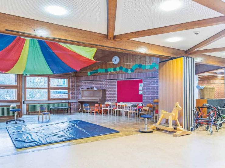 Schulerburg Kindergarten Göppingen ©Tamara Schmidt Schulerburg Kindergarten Göppingen Innenansicht Spielgeräte und Rollatoren