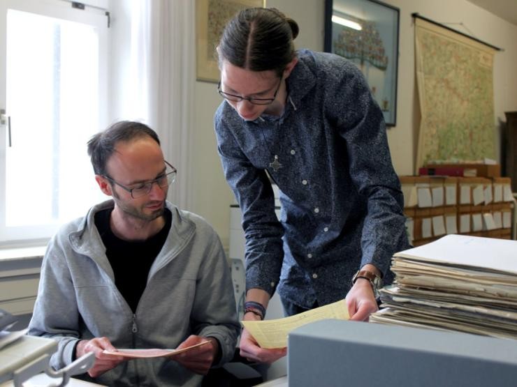 Fachangestellte/r für Medien- und Informationsdienste – Archiv Auszubildender mit Anleiter Kreisarchiv des Landratsamts Göppingen