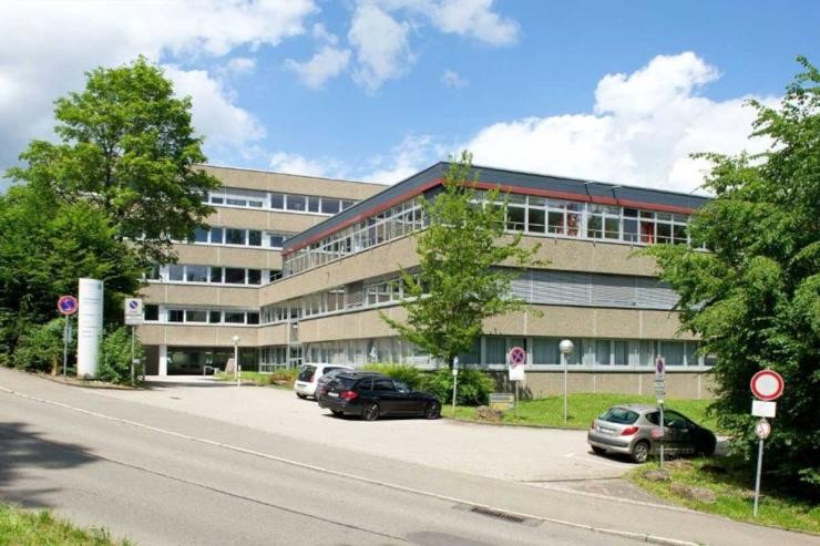 Außenansicht des Gebäudes der Hermann-Gundert-Schile Calw