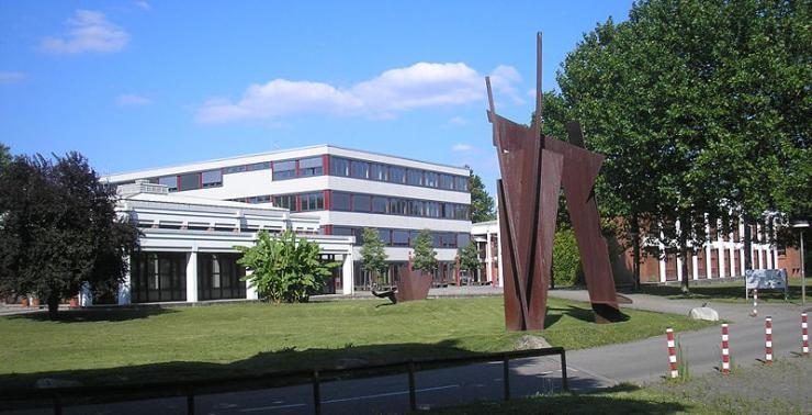 Außenansicht des Gebäudes der Fachhochschule Kehl