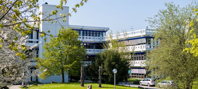 Außenansicht des Gebäudes der Hochschule für öffentliche Verwaltung und Finanzen Ludwigsburg